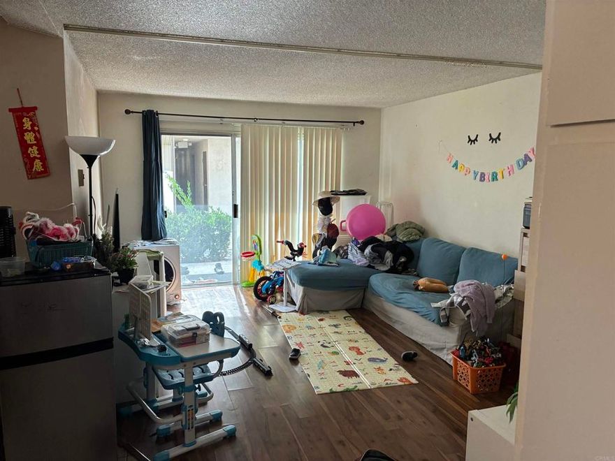 Investor Special in Linda Vista! 2 bed, 1 bath condo with tons of potential, perfect for a flip, rental, or long-term hold. Great location! Don't miss out on this opportunity.