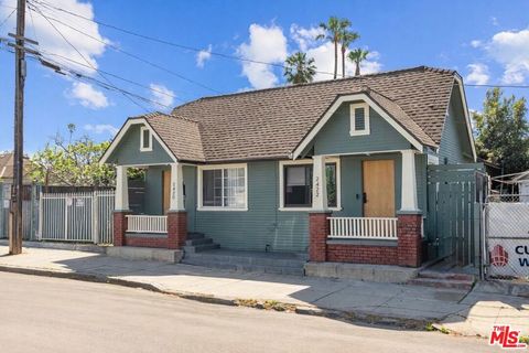 Photo of 2422 W 30th Street #2422, Los Angeles, CA 90018 (MLS # 26662827)