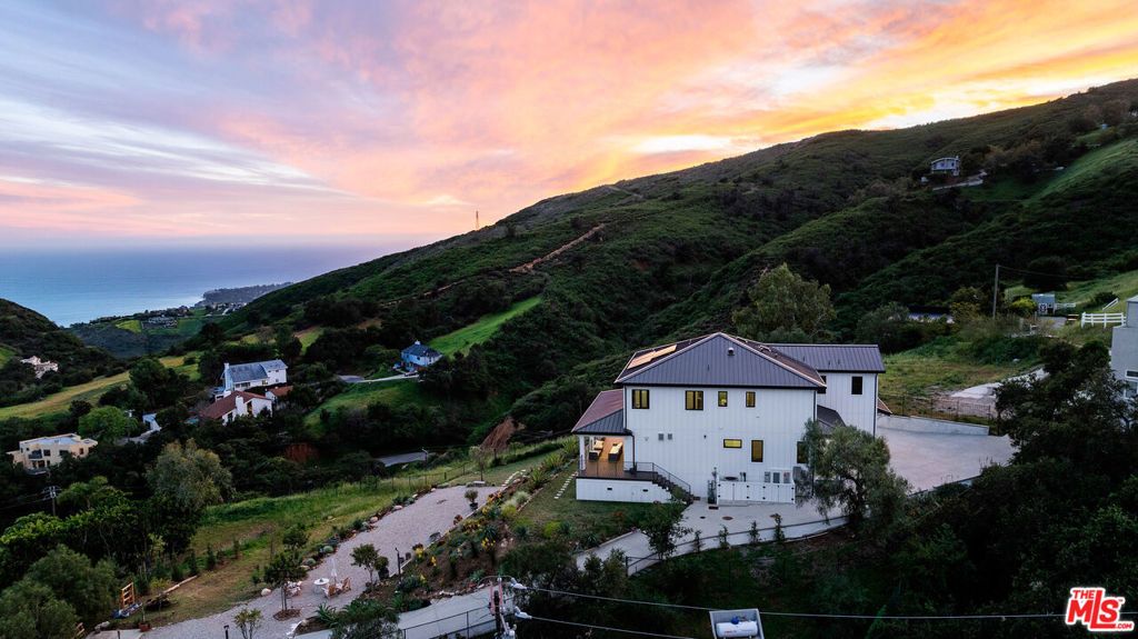 Photo of 27148 Carrita Road, Malibu, CA 90265 (MLS # 26644083)