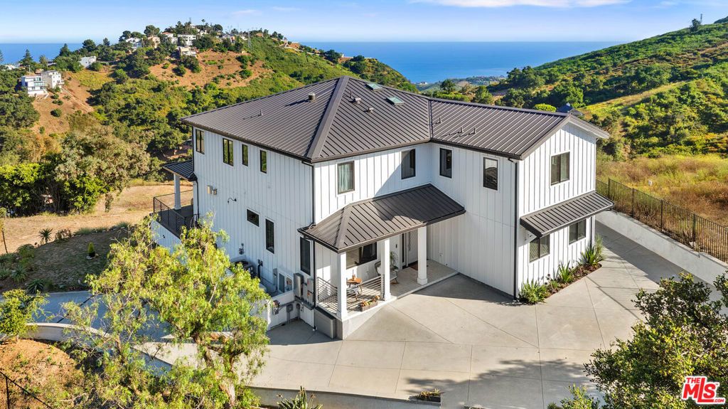 Photo of 27148 Carrita Road, Malibu, CA 90265 (MLS # 26644083)
