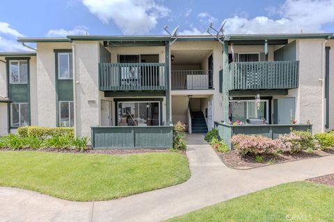 Photo of 23222 Orange Ave #4, Lake Forest, CA 92630 (MLS # PW26077701)