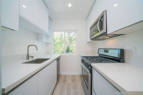 Photo of 11918 Hart Street #5, North Hollywood, CA 91605 (MLS # SR25233530) Photo of 11918 Hart Street #5, North Hollywood, CA 91605 (MLS # SR25233530)