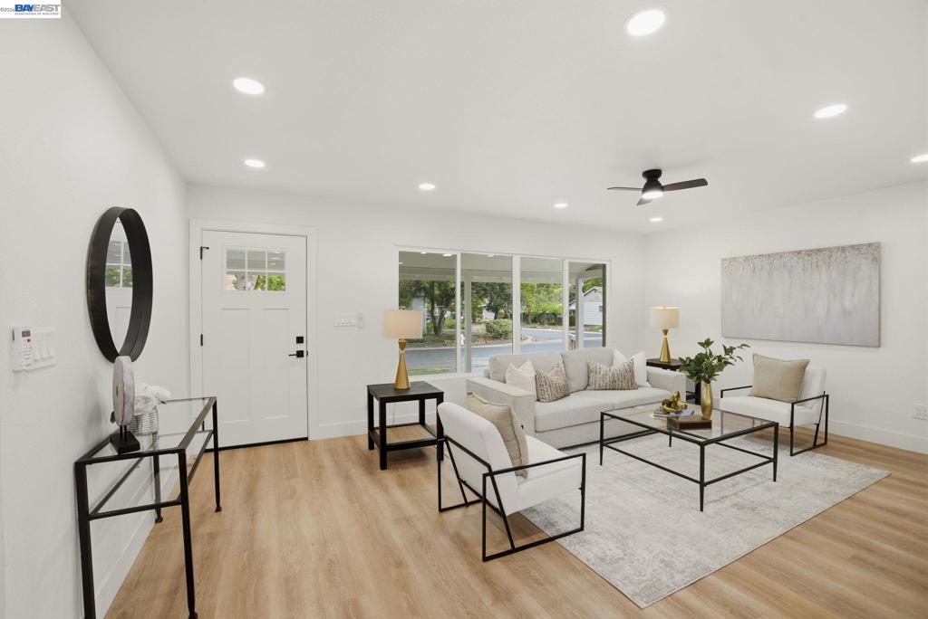 1007 Pleasant Valley Dr
