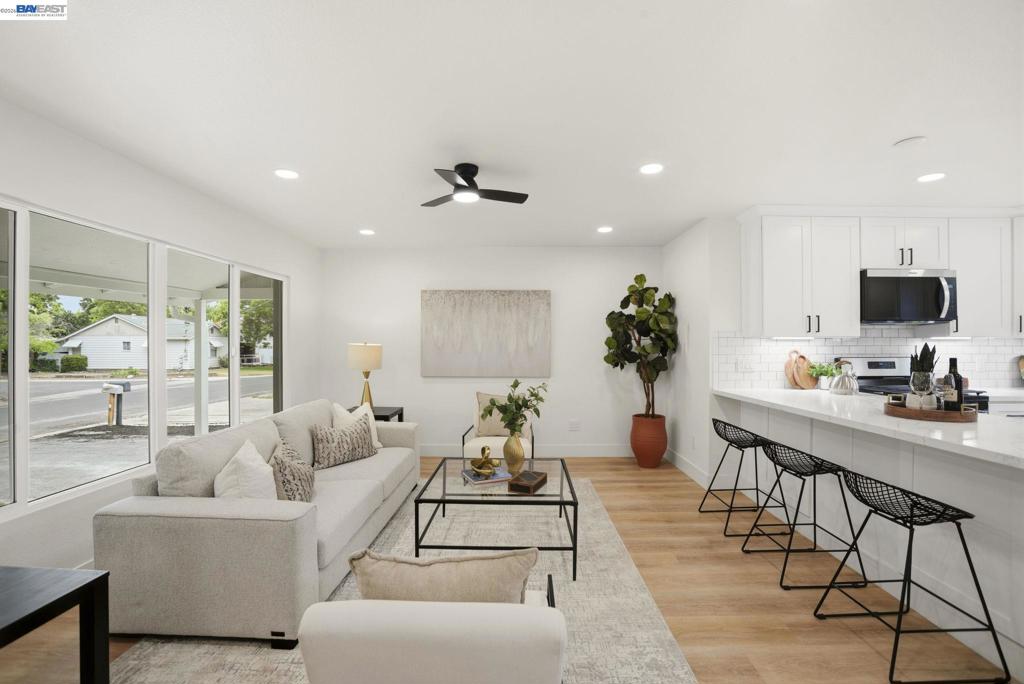 1007 Pleasant Valley Dr