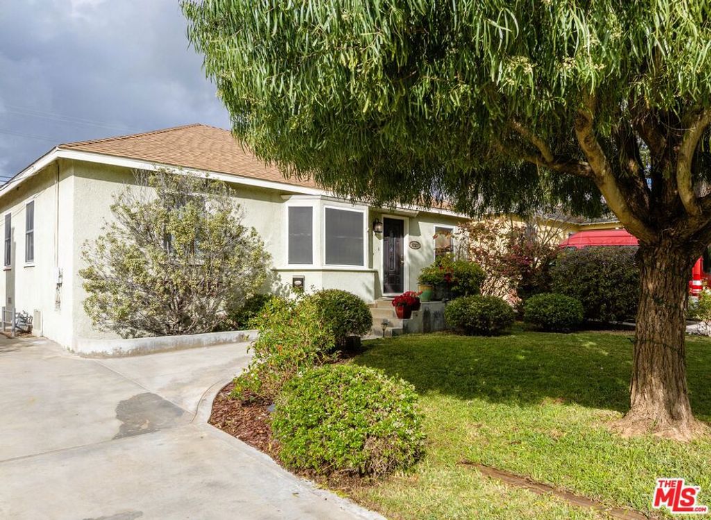 Photo of 6727 W 88th Street, Westchester, CA 90045 (MLS # 26652623)