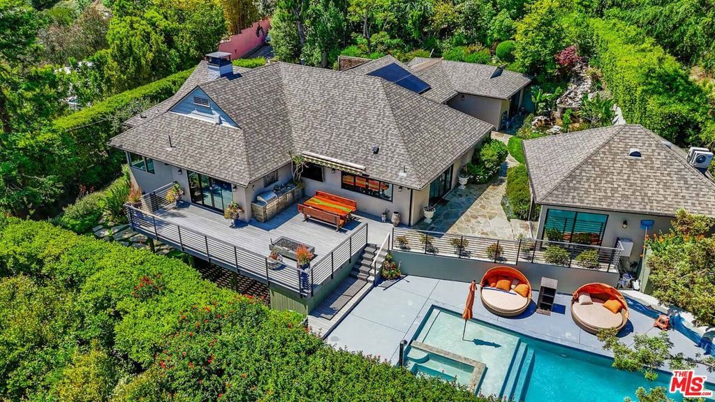 Photo of 2841 Montcalm Avenue, Los Angeles, CA 90046 (MLS # 25562753)