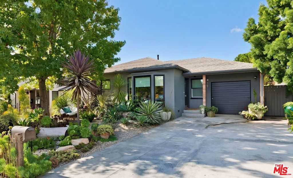 Photo of 3671 Tilden Avenue, Los Angeles, CA 90034 (MLS # 26997129)