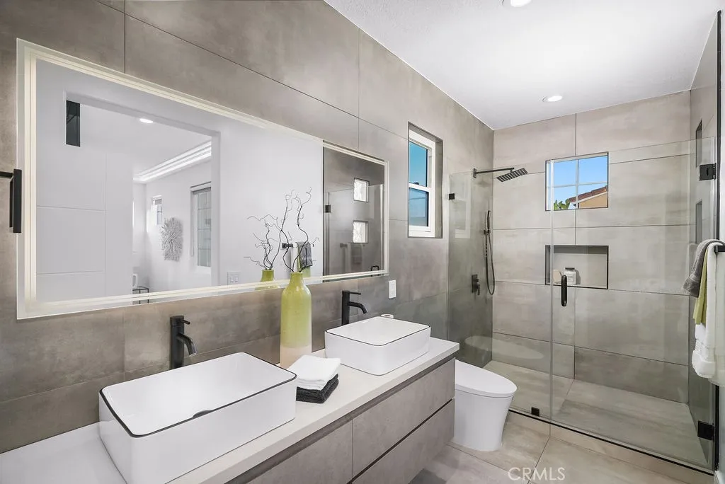 Aliso Viejo, California 92656, United States, 2 Bedrooms Bedrooms, ,3 BathroomsBathrooms,Residential,Active,110491