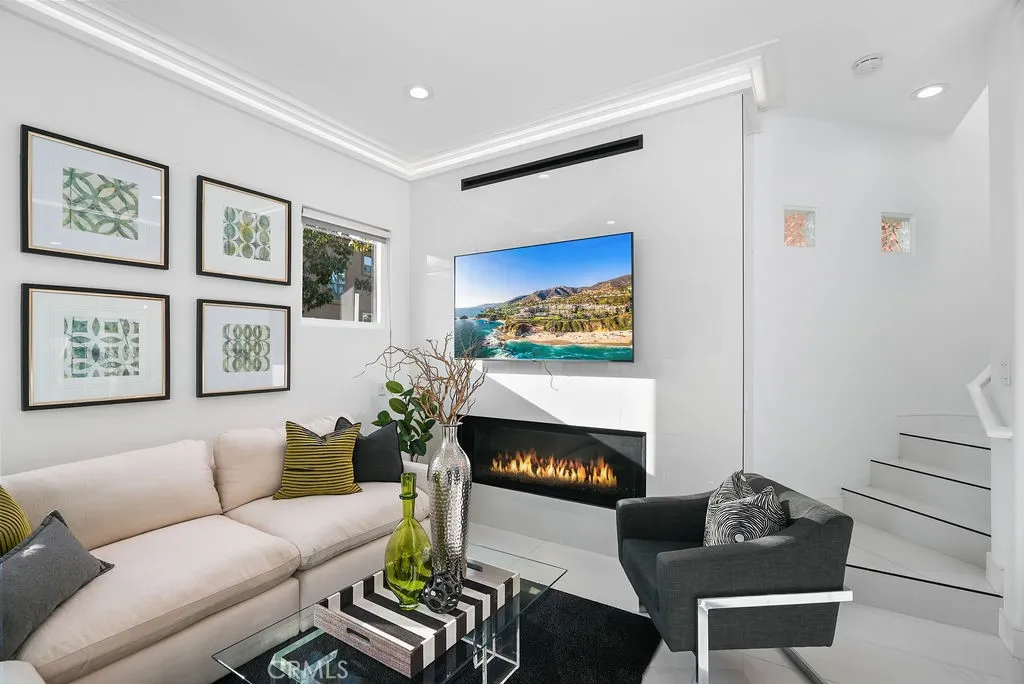 Aliso Viejo, California 92656, United States, 2 Bedrooms Bedrooms, ,3 BathroomsBathrooms,Residential,Active,110491