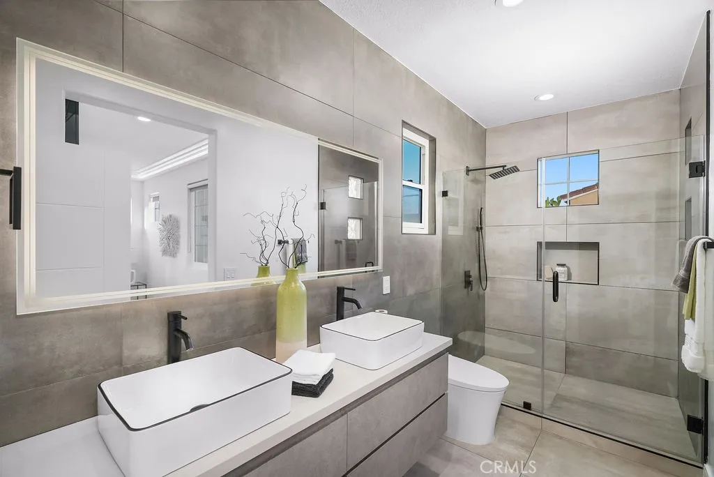 Aliso Viejo, California 92656, United States, 2 Bedrooms Bedrooms, ,3 BathroomsBathrooms,Residential,Active,110491