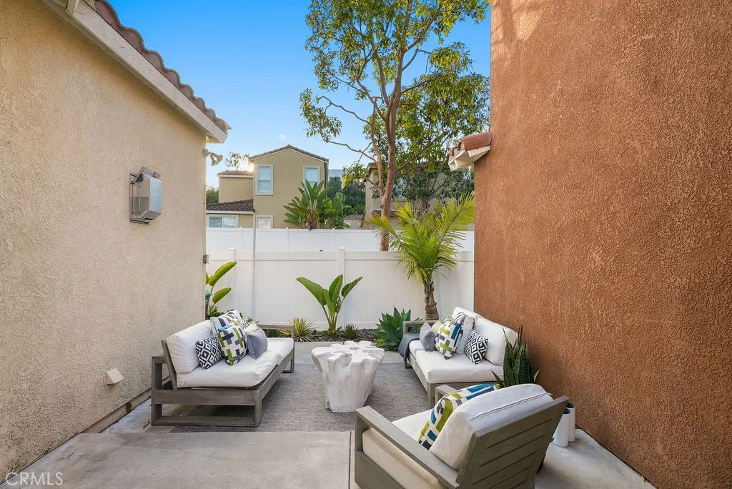 Aliso Viejo, California 92656, United States, 2 Bedrooms Bedrooms, ,3 BathroomsBathrooms,Residential,Active,110491