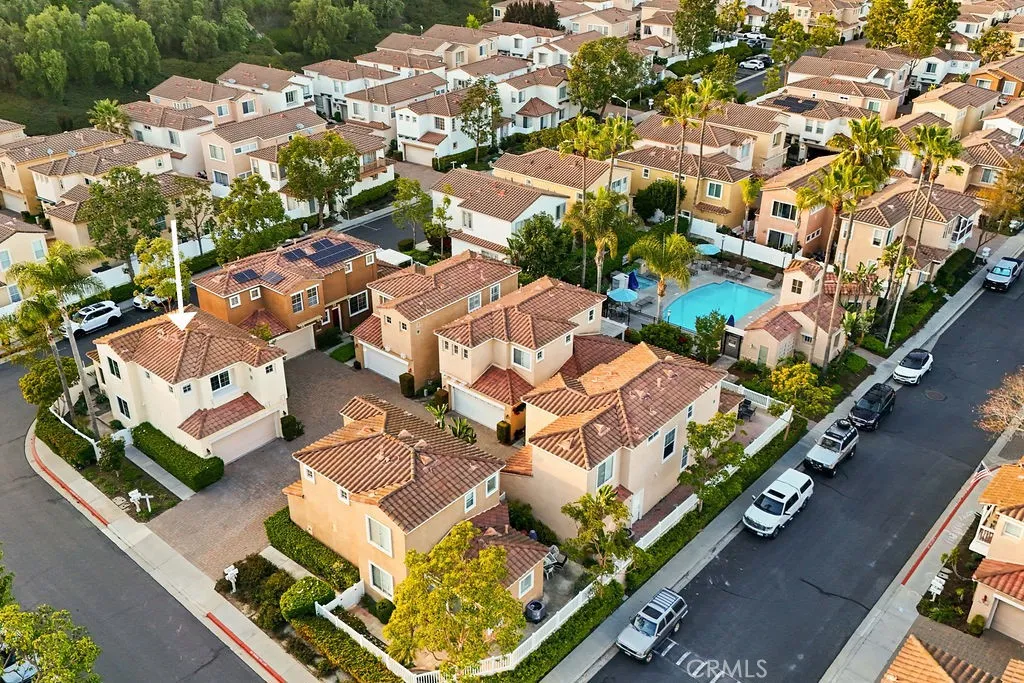 Aliso Viejo, California 92656, United States, 2 Bedrooms Bedrooms, ,3 BathroomsBathrooms,Residential,Active,110491