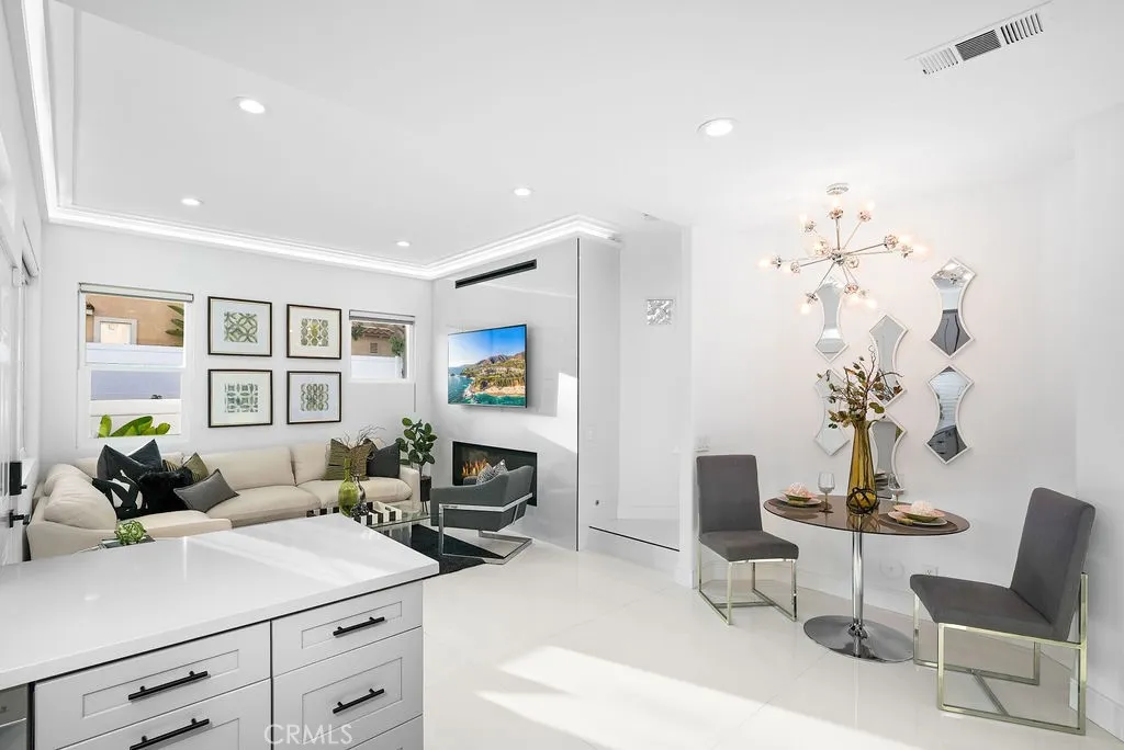 Aliso Viejo, California 92656, United States, 2 Bedrooms Bedrooms, ,3 BathroomsBathrooms,Residential,Active,110491