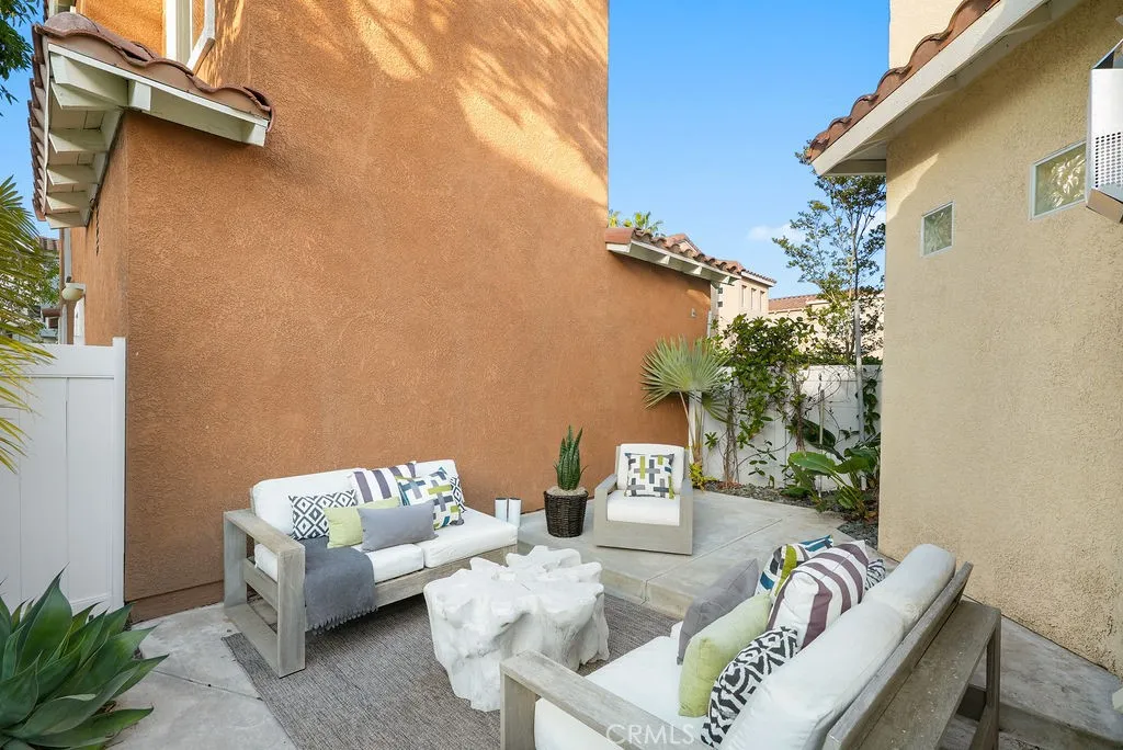 Aliso Viejo, California 92656, United States, 2 Bedrooms Bedrooms, ,3 BathroomsBathrooms,Residential,Active,110491