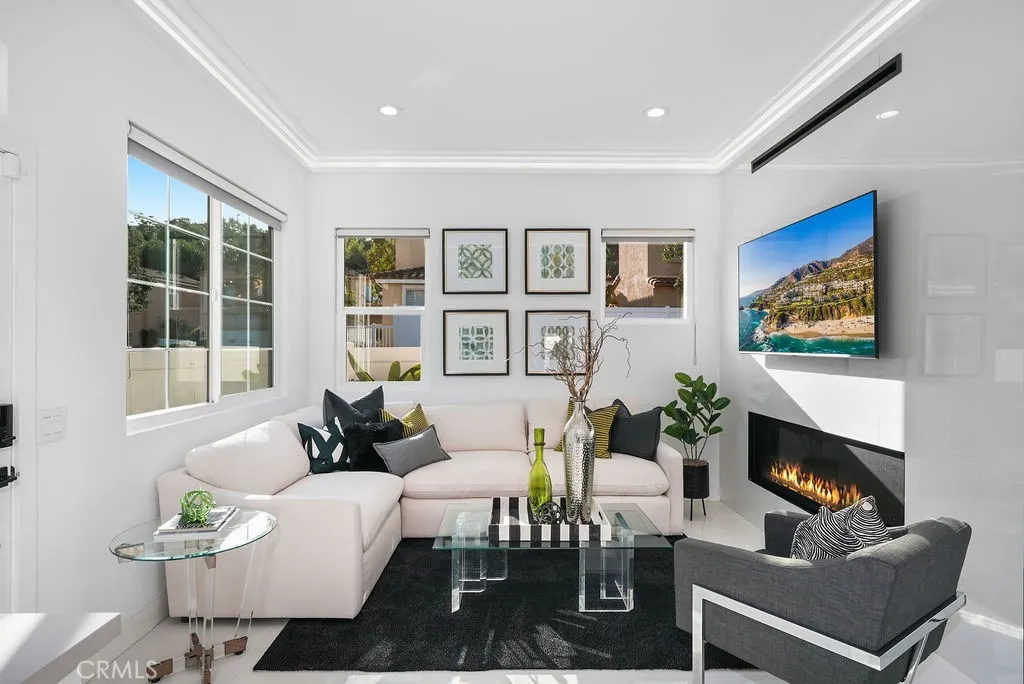 Aliso Viejo, California 92656, United States, 2 Bedrooms Bedrooms, ,3 BathroomsBathrooms,Residential,Active,110491