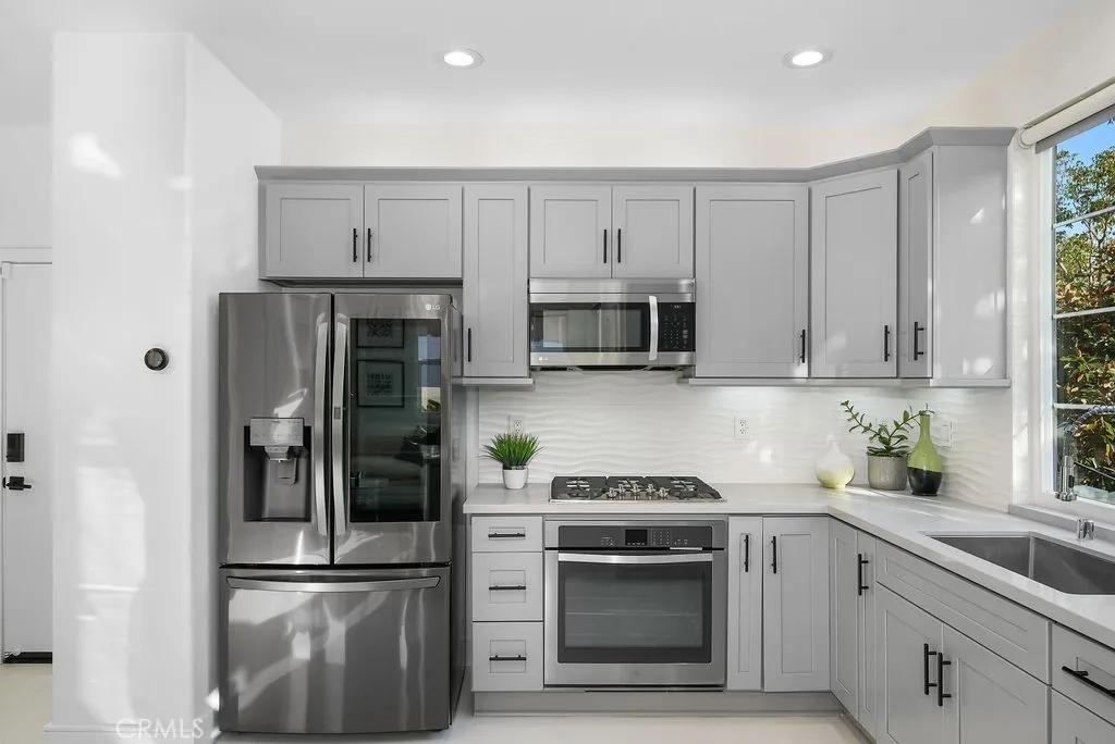 Aliso Viejo, California 92656, United States, 2 Bedrooms Bedrooms, ,3 BathroomsBathrooms,Residential,Active,110491