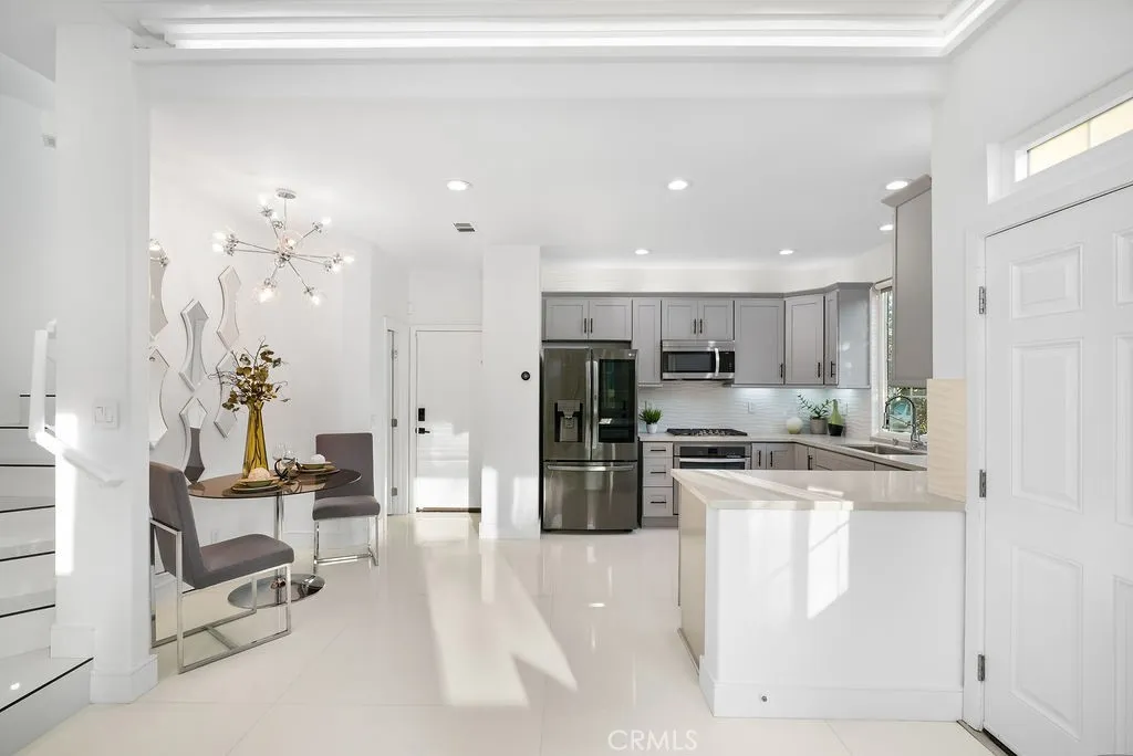 Aliso Viejo, California 92656, United States, 2 Bedrooms Bedrooms, ,3 BathroomsBathrooms,Residential,Active,110491