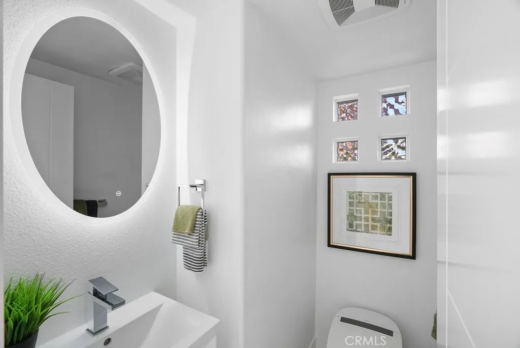 Aliso Viejo, California 92656, United States, 2 Bedrooms Bedrooms, ,3 BathroomsBathrooms,Residential,Active,110491