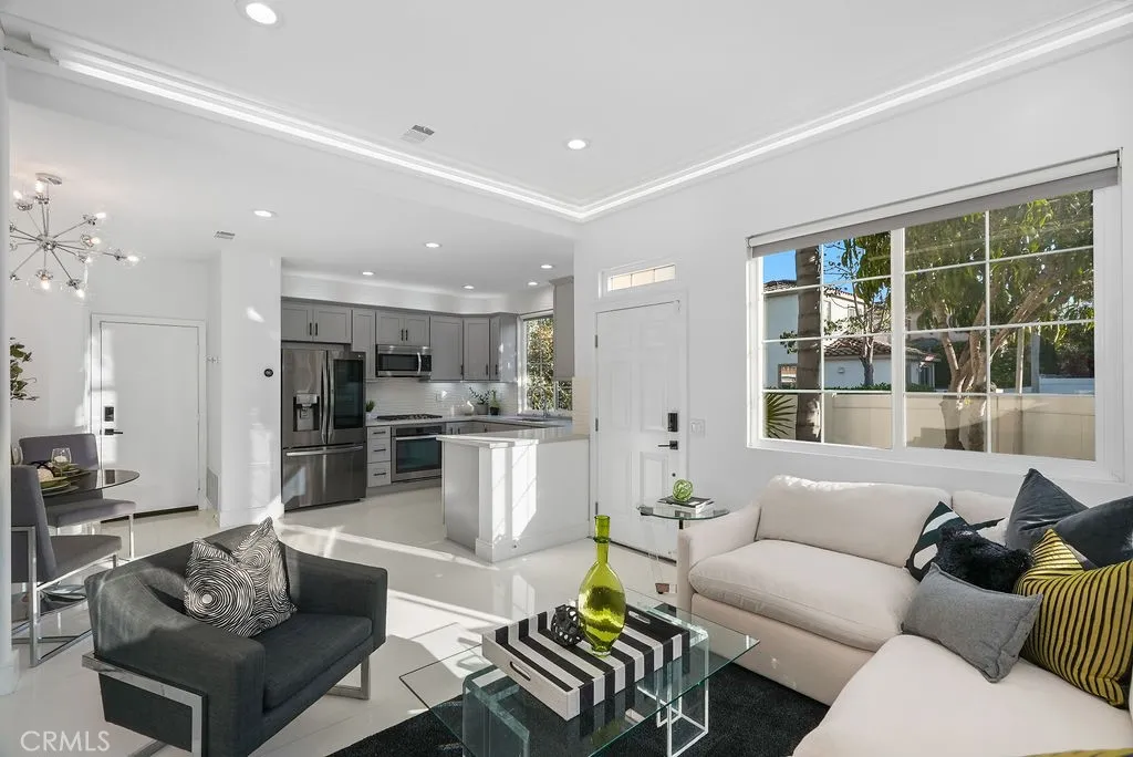 Aliso Viejo, California 92656, United States, 2 Bedrooms Bedrooms, ,3 BathroomsBathrooms,Residential,Active,110491