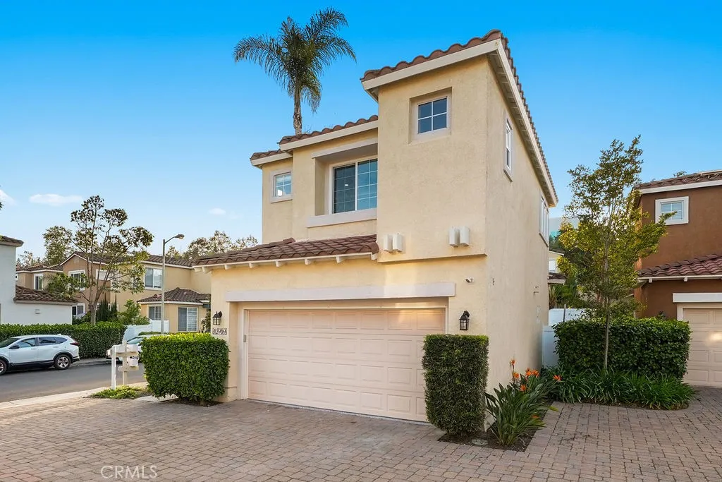 Aliso Viejo, California 92656, United States, 2 Bedrooms Bedrooms, ,3 BathroomsBathrooms,Residential,Active,110491