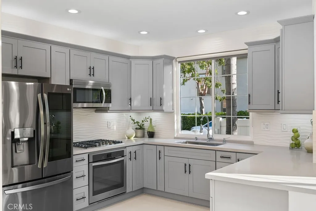 Aliso Viejo, California 92656, United States, 2 Bedrooms Bedrooms, ,3 BathroomsBathrooms,Residential,Active,110491