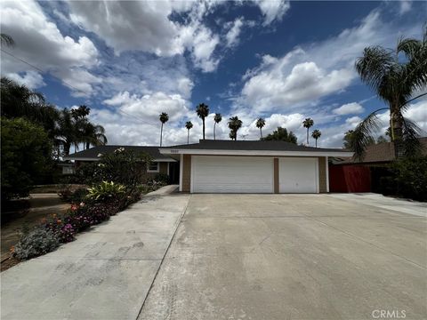 Photo of 9889 Canada Way, Riverside, CA 92503 (MLS # SR26089503)