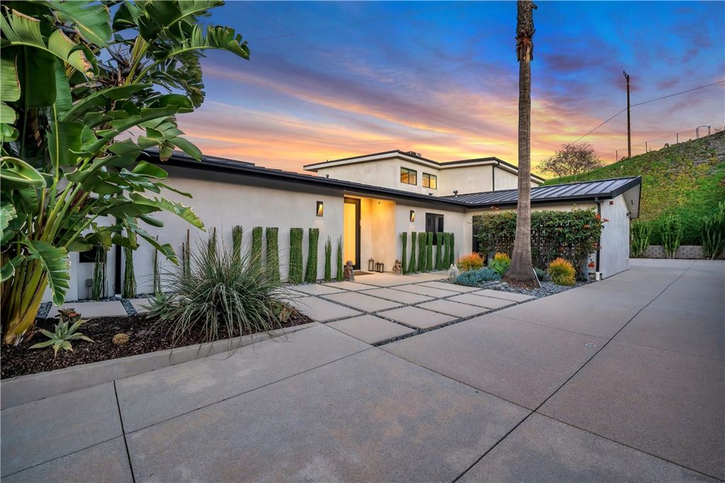 Photo of 4326 Coronet Drive, Encino, CA 91316 (MLS # SR26003101)