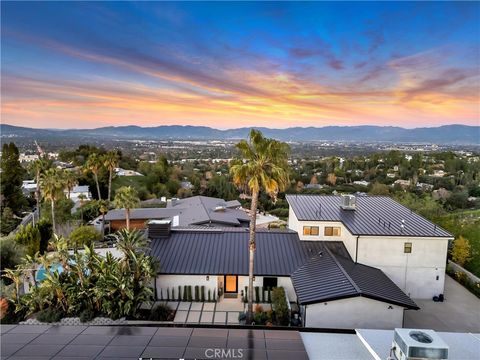 Photo of 4326 Coronet Drive, Encino, CA 91316 (MLS # SR26003101)