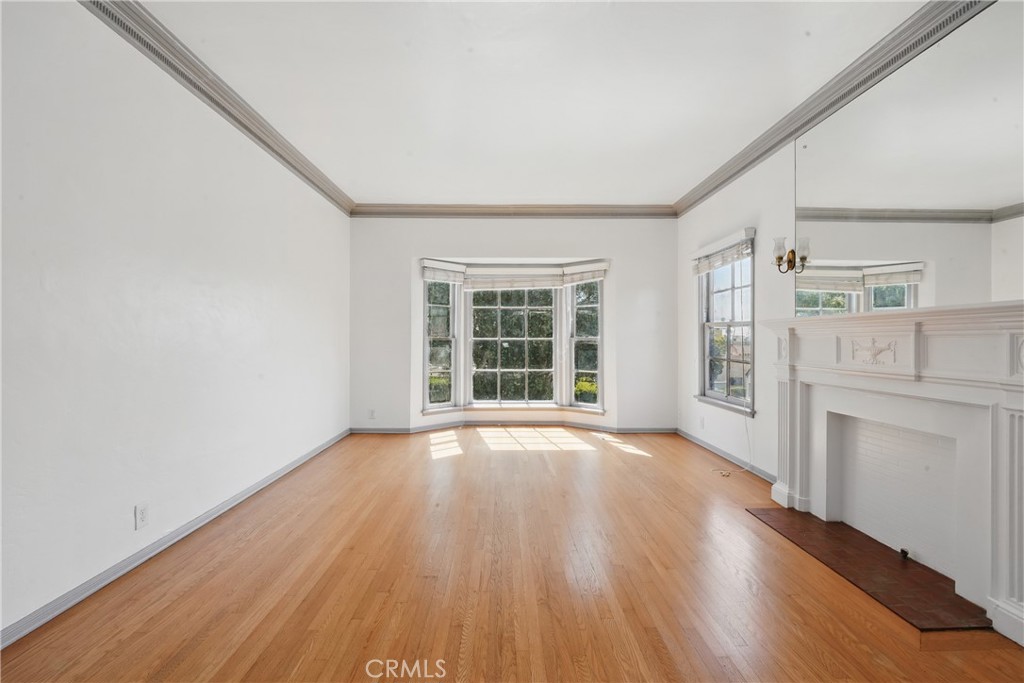 Properties 4 1327 S Burnside Avenue