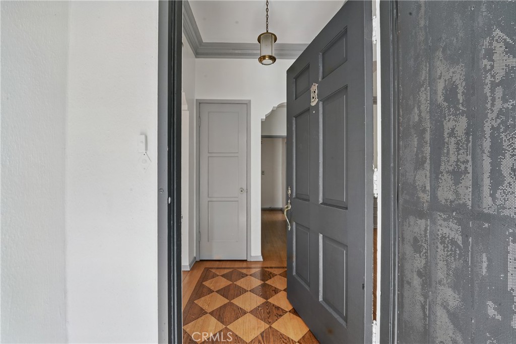 Properties 3 1327 S Burnside Avenue