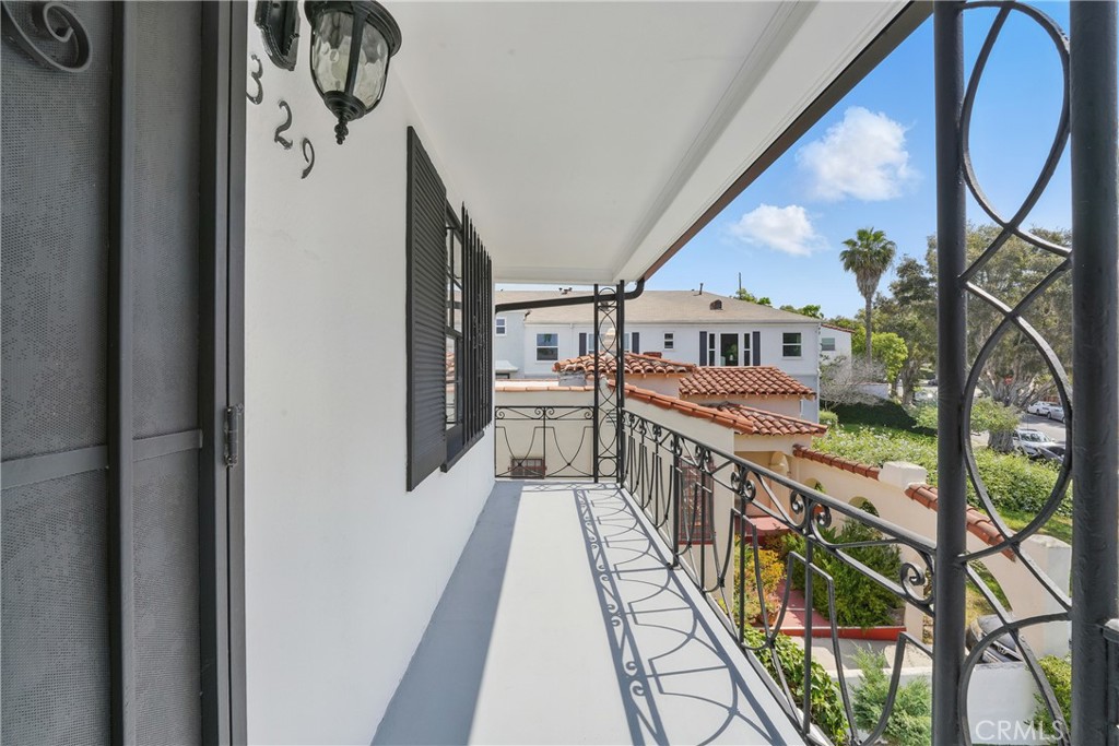 Properties 1 1327 S Burnside Avenue