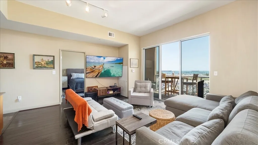 Long Beach, California 90802, United States, 2 Bedrooms Bedrooms, ,2 BathroomsBathrooms,Residential,Active,127494