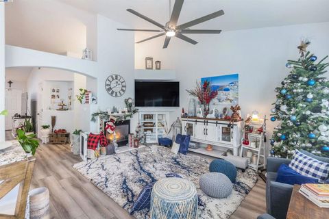 715 Bobcat Ln Manteca CA 95336