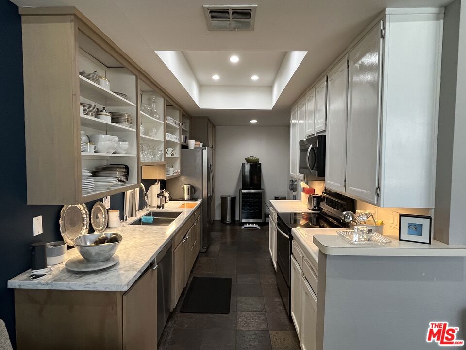 2175 S Beverly Glen Boulevard 201