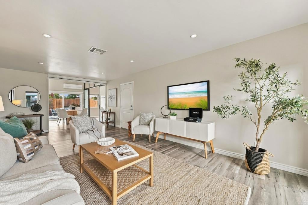 Properties 4 10472 Greenford Drive