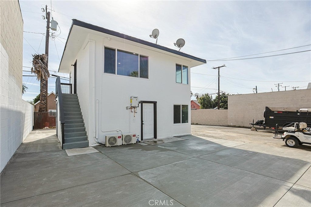 440 W Holt