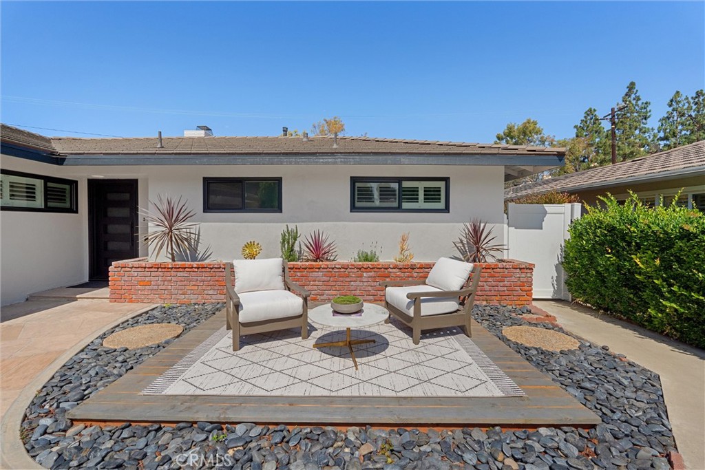 1611 N Greenbrier Road