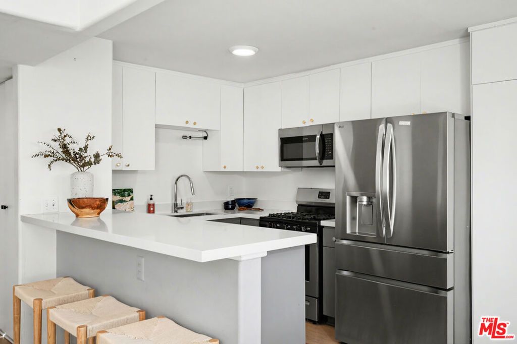 Photo of 9917 Tabor Street #2, Los Angeles, CA 90034 (MLS # 25631673)