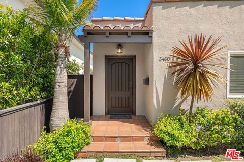 Photo of 3460 Redwood Avenue, Los Angeles, CA 90066 (MLS # 26749527)