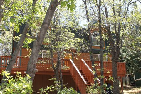 Photo of 223 Vista LN, Sugarloaf, CA 92386 (MLS # HD26117511)
