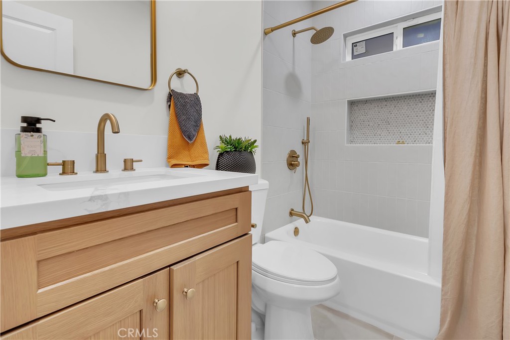 Los Cerritos (LC) - Residential