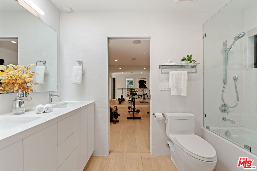 Photo of 540 Westmount Drive, West Hollywood, CA 90048 (MLS # 25602441)