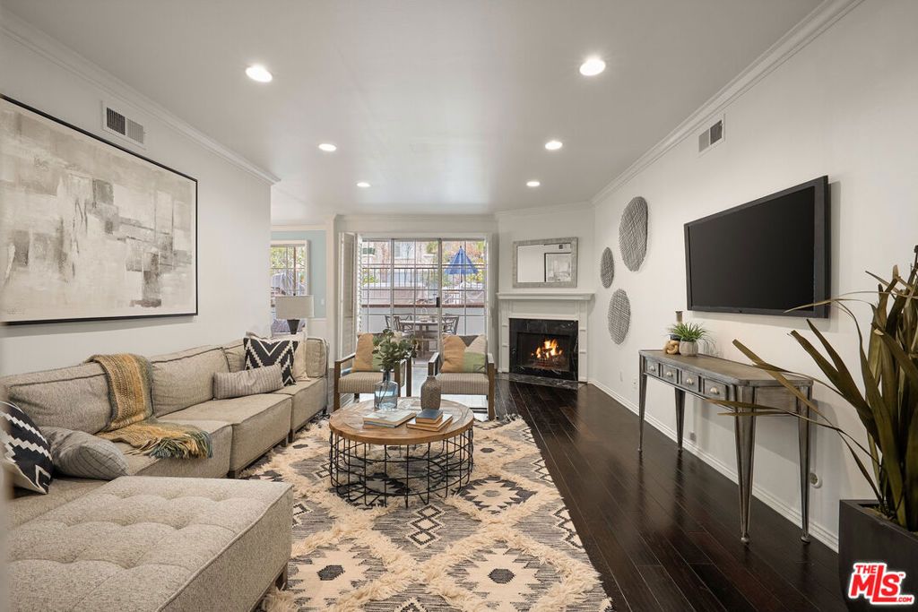 Photo of 11667 Gorham Avenue #206, Los Angeles, CA 90049 (MLS # 25619189)