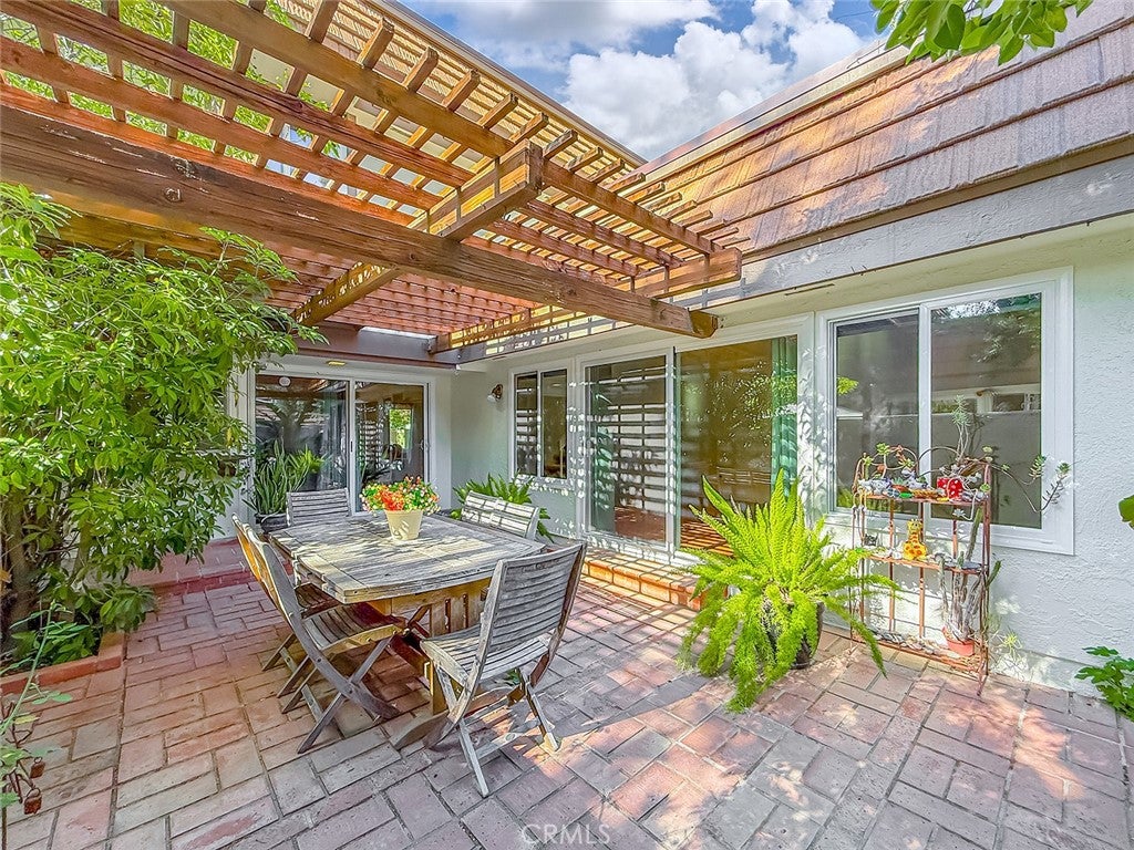 10439 Larwin Avenue, Chatsworth CA 91311