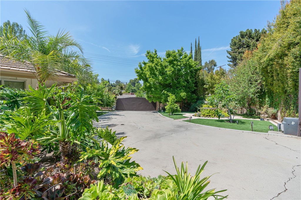 4807 Vanalden Avenue