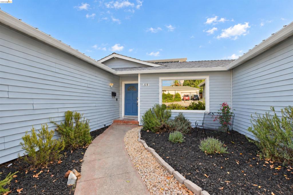 115 Roslyn Dr