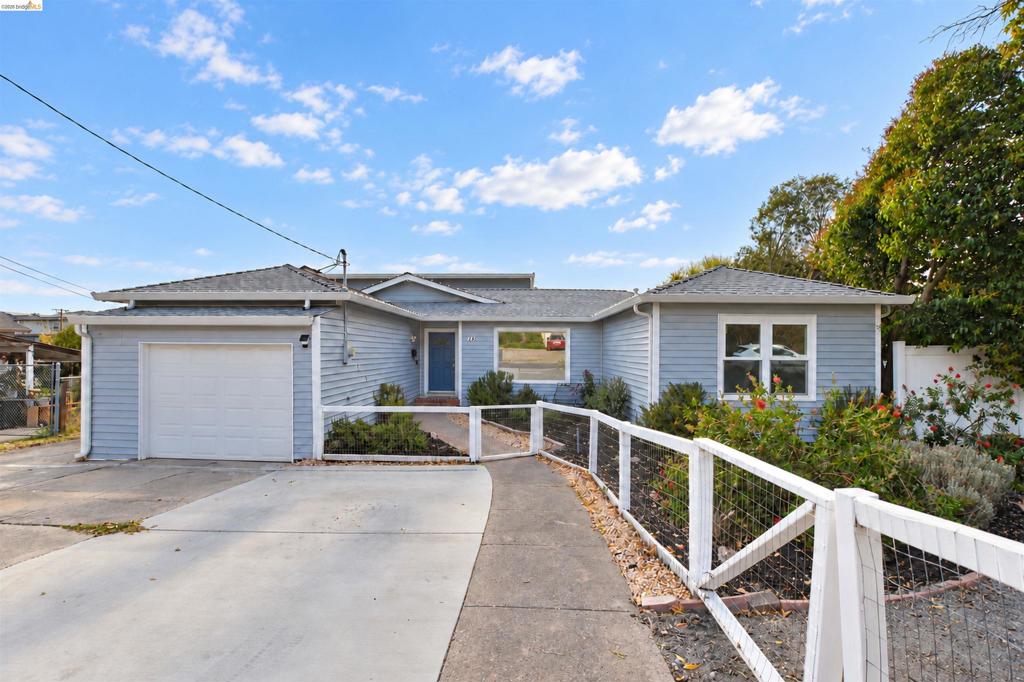 115 Roslyn Dr