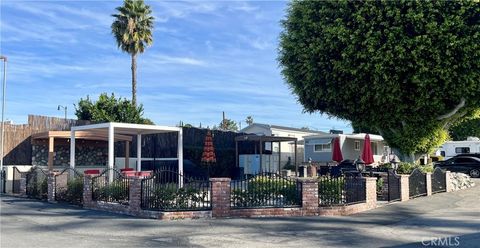 Photo of 16540 Whittier Boulevard #6, Whittier, CA 90603 (MLS # DW25275346)