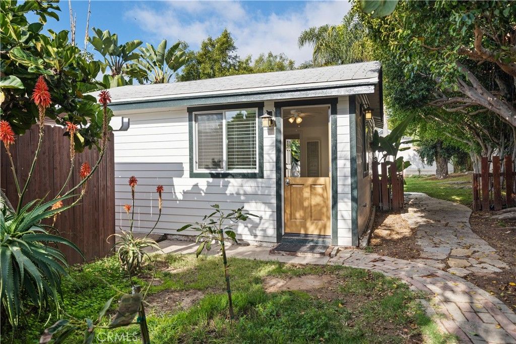 Photo of 426 Brooks St, Laguna Beach, CA 92651 (MLS # OC26066363)