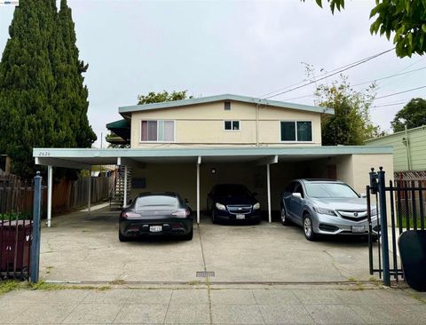 Photo of 2828 Viola St ST, Oakland, CA 94619 (MLS # 41134656)